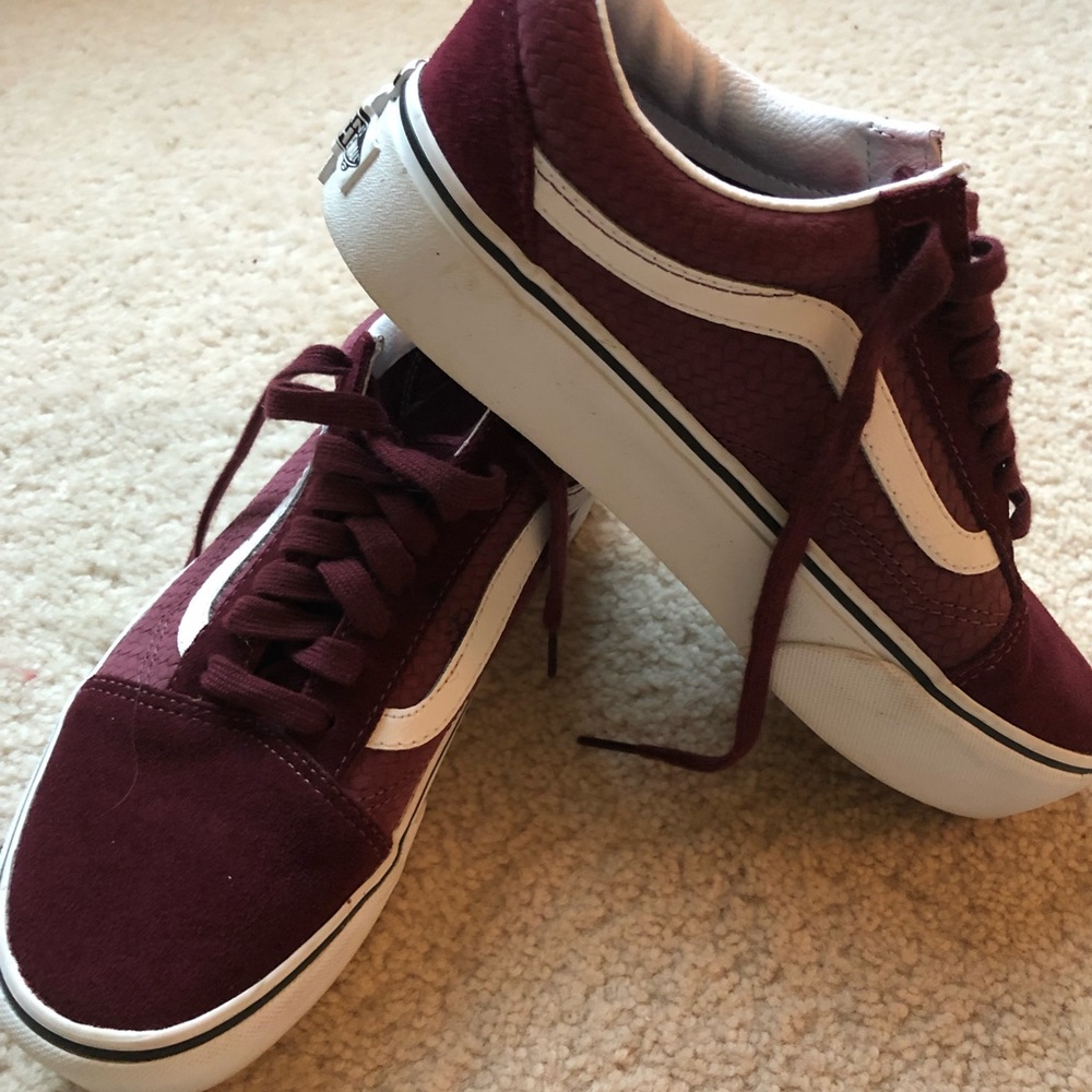 Maroon platform vans, unisex. Women’s size 8/men’s size 6.5.